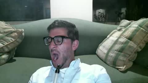 Snapshot of arielsinho chatting on May 30, 6:10 am Anon online show from May 30, 6:10 am
