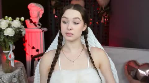 arielsykes online show from February 13, 9:33 pm