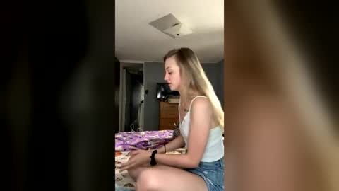 arielwilson00 online show from June 30, 8:43 pm