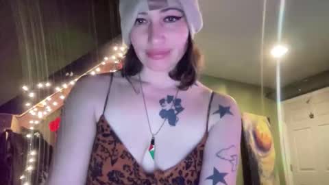 Snapshot of arielwyld chatting on April 6, 2:53 am ariel colin when hes here online show from April 6, 2:53 am
