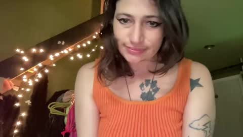 Snapshot of arielwyld chatting on April 19, 3:55 pm ariel colin when hes here online show from April 19, 3:55 pm