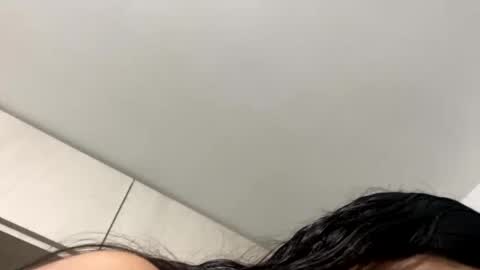 Snapshot of aries_plays chatting on November 25, 12:32 am aries_plays online show from November 25, 12:32 am