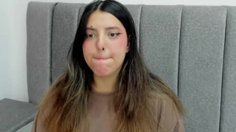 Snapshot of arihanna_london chatting on April 10, 8:13 pm arihanna_london online show from April 10, 8:13 pm