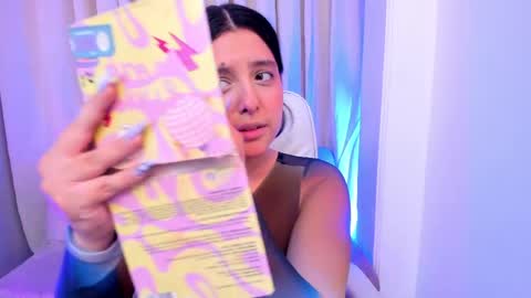 Snapshot of arihanna_london chatting on May 14, 3:57 am arihanna_london online show from May 14, 3:57 am