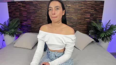 Snapshot of ariiaa_1 chatting on November 5, 3:06 am ARIANNA online show from November 5, 3:06 am