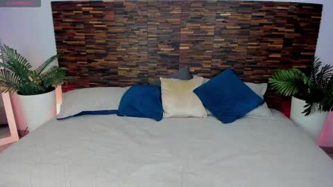 Snapshot of ariiaa_1 chatting on December 17, 10:21 am ARIANNA online show from December 17, 10:21 am