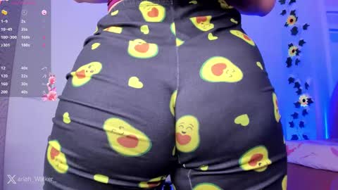 Snapshot of ariiah_walker_ chatting on October 1, 1:33 am Ariah online show from October 1, 1:33 am