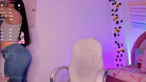 Snapshot of ariiah_walker_ chatting on October 8, 1:47 am Ariah online show from October 8, 1:47 am