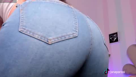 Snapshot of ariiah_walker_ chatting on October 22, 2:34 am Ariah online show from October 22, 2:34 am