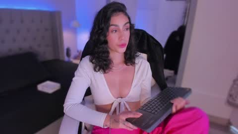 Snapshot of arikohler chatting on December 13, 9:30 pm AriKohler online show from December 13, 9:30 pm