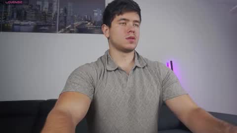 Snapshot of arilass chatting on November 29, 7:11 am A n g e l f r o m H e l l online show from November 29, 7:11 am