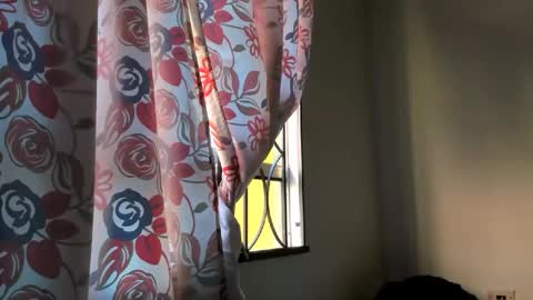 Snapshot of arisha_fox chatting on May 24, 10:37 pm Erik online show from May 24, 10:37 pm