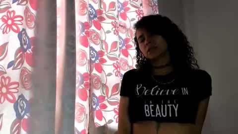 Snapshot of arisha_fox chatting on May 27, 9:34 pm Erik online show from May 27, 9:34 pm