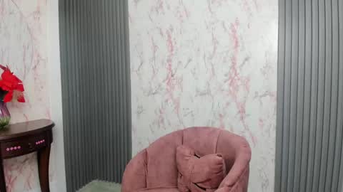 Snapshot of arisha_lee2 chatting on January 14, 2:29 am arisha_lee2 online show from January 14, 2:29 am