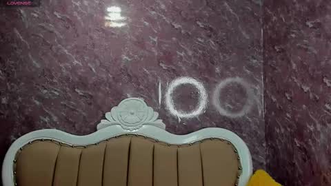 Snapshot of arisha_lee2 chatting on March 11, 7:04 am arisha_lee2 online show from March 11, 7:04 am