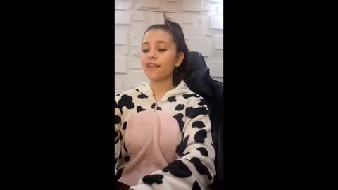 Snapshot of arisha_lee2 chatting on January 14, 5:46 am arisha_lee2 online show from January 14, 5:46 am