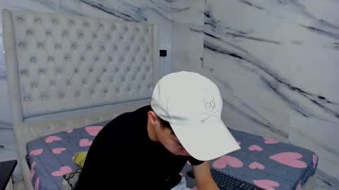 celina online show from December 16, 2:11 pm