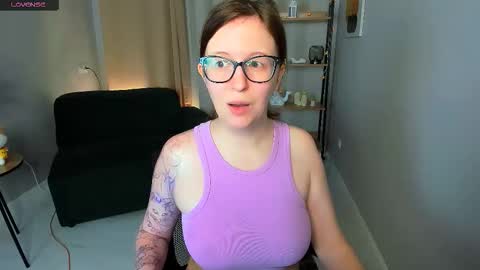 Snapshot of arizzzona_baby chatting on November 21, 6:23 am Arizona online show from November 21, 6:23 am