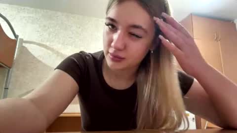 Snapshot of arlettaeavey chatting on June 20, 9:23 am Kate online show from June 20, 9:23 am
