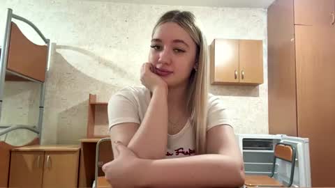 Snapshot of arlettaeavey chatting on July 1, 7:43 am Kate online show from July 1, 7:43 am