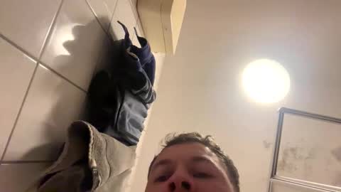 Snapshot of armyskater32 chatting on November 7, 10:10 pm armyskater32 online show from November 7, 10:10 pm