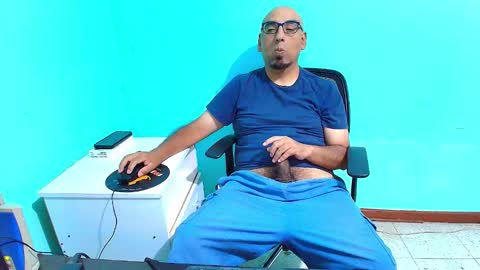 arnelux72 online show from March 8, 5:22 am