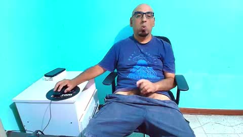 arnelux72 online show from March 11, 5:02 am