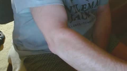 Snapshot of arnie12 chatting on October 25, 12:13 pm Arnie online show from October 25, 12:13 pm