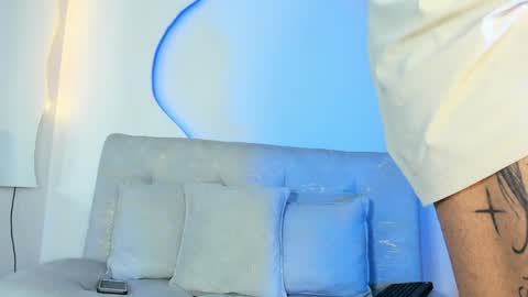 Snapshot of arohomlester_ chatting on June 1, 11:45 am ARON online show from June 1, 11:45 am