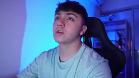 Snapshot of aron__cooper chatting on June 19, 12:48 am aron__cooper online show from June 19, 12:48 am