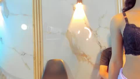 Snapshot of aron_and_molly chatting on November 30, 11:58 am aron and molly online show from November 30, 11:58 am