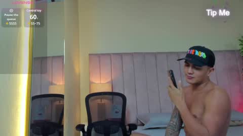 Snapshot of aron_bolt chatting on January 10, 2:35 am ARON BOLT online show from January 10, 2:35 am