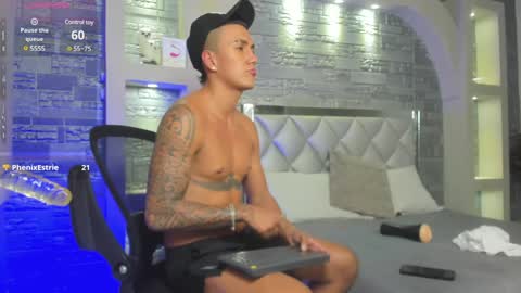 Snapshot of aron_bolt chatting on January 17, 4:36 pm ARON BOLT online show from January 17, 4:36 pm