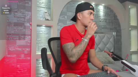 Snapshot of aron_bolt chatting on January 28, 2:31 pm ARON BOLT online show from January 28, 2:31 pm