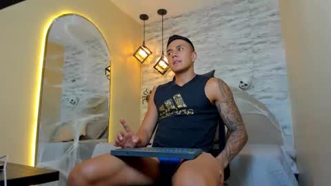 Snapshot of aron_bolt chatting on October 16, 10:00 pm ARON BOLT online show from October 16, 10:00 pm