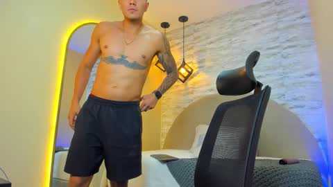 Snapshot of aron_bolt chatting on November 4, 10:42 pm ARON BOLT online show from November 4, 10:42 pm