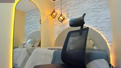 Snapshot of aron_bolt chatting on November 8, 1:06 am ARON BOLT online show from November 8, 1:06 am