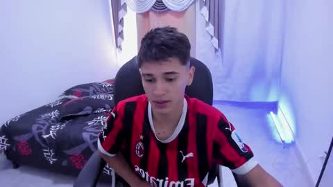 Aaron online show from November 28, 8:00 pm