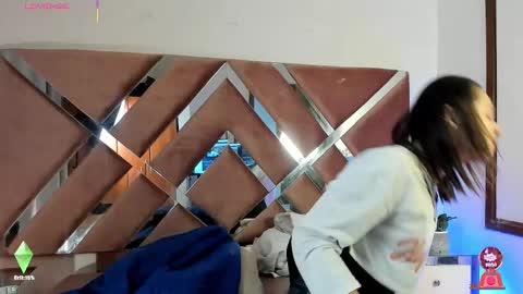 Aron cruz  online show from February 7, 1:04 pm