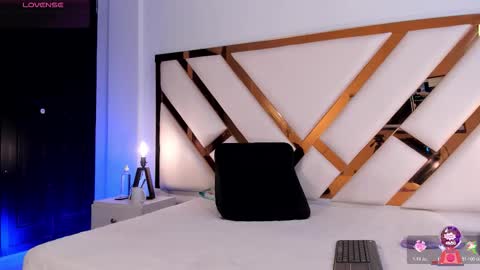 Aron cruz  online show from March 5, 1:40 pm