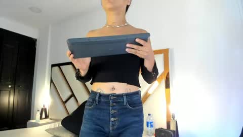 Aron cruz  online show from June 15, 1:02 pm