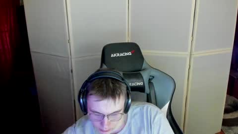 Snapshot of aron_neall chatting on December 2, 9:50 pm biggest penis online show from December 2, 9:50 pm