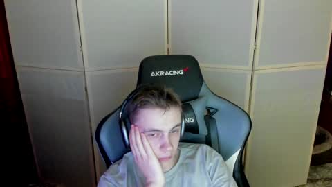 Snapshot of aron_neall chatting on December 3, 5:20 am biggest penis online show from December 3, 5:20 am