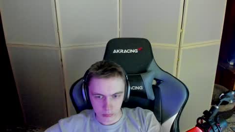 Snapshot of aron_neall chatting on December 5, 8:00 pm biggest penis online show from December 5, 8:00 pm