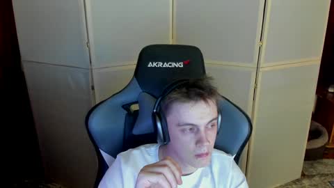 Snapshot of aron_neall chatting on December 13, 4:33 am biggest penis online show from December 13, 4:33 am