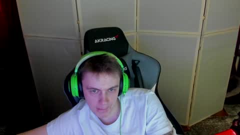 Snapshot of aron_neall chatting on December 16, 2:47 am biggest penis online show from December 16, 2:47 am