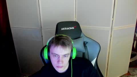 Snapshot of aron_neall chatting on December 20, 6:19 am biggest penis online show from December 20, 6:19 am