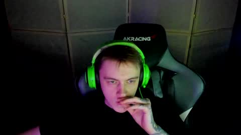 Snapshot of aron_neall chatting on December 21, 4:30 am biggest penis online show from December 21, 4:30 am