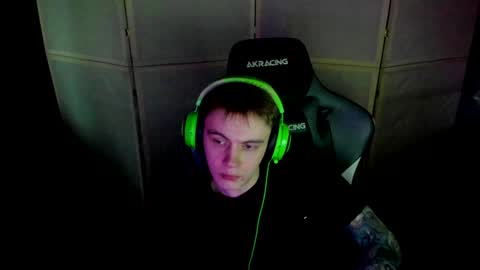 Snapshot of aron_neall chatting on December 21, 7:35 am biggest penis online show from December 21, 7:35 am