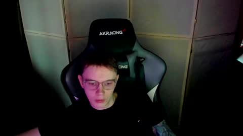 Snapshot of aron_neall chatting on December 22, 9:44 am biggest penis online show from December 22, 9:44 am